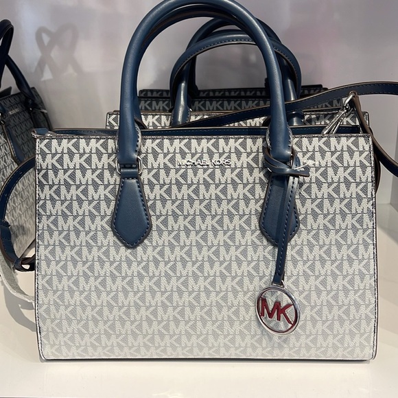 Michael Kors Sheila Medium Ombré Signature Logo Satchel
Navy 
NWT - Picture 7 of 16